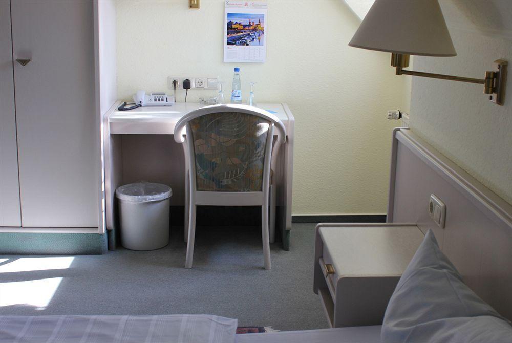 Hotel Altenwerder Hof Хамбург Екстериор снимка